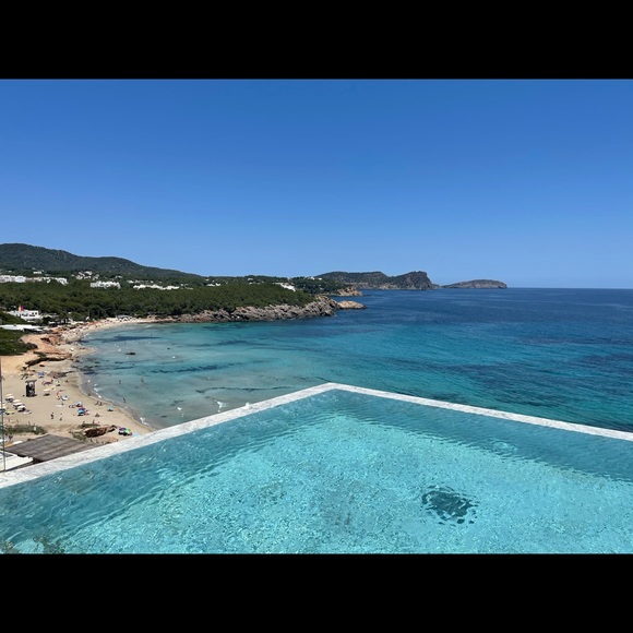 Meet your Posher, Perfect Kini - Picture 4 of 16